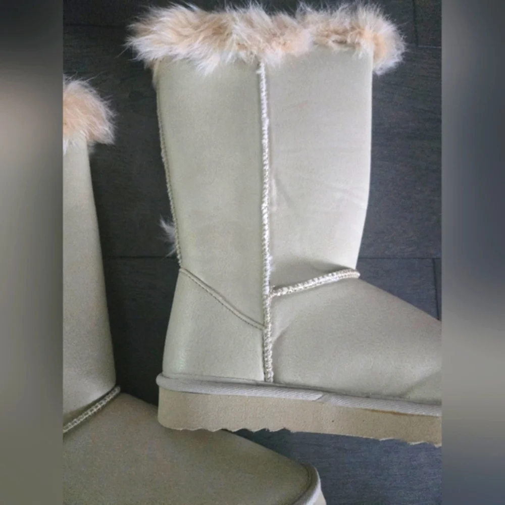 SilverDew Ivory Faux Fur Lined Winter Boots Triple Button Cozy Women's Boots